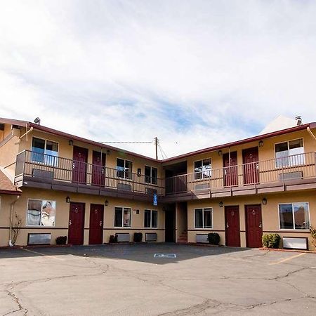 Quality Inn Bishop Near Mammoth Exterior photo