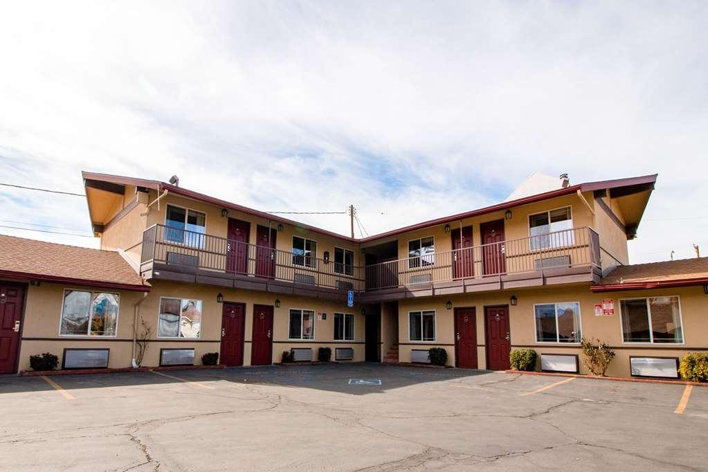 Quality Inn Bishop Near Mammoth Exterior photo