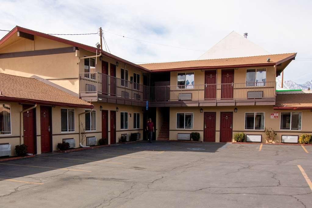 Quality Inn Bishop Near Mammoth Exterior photo